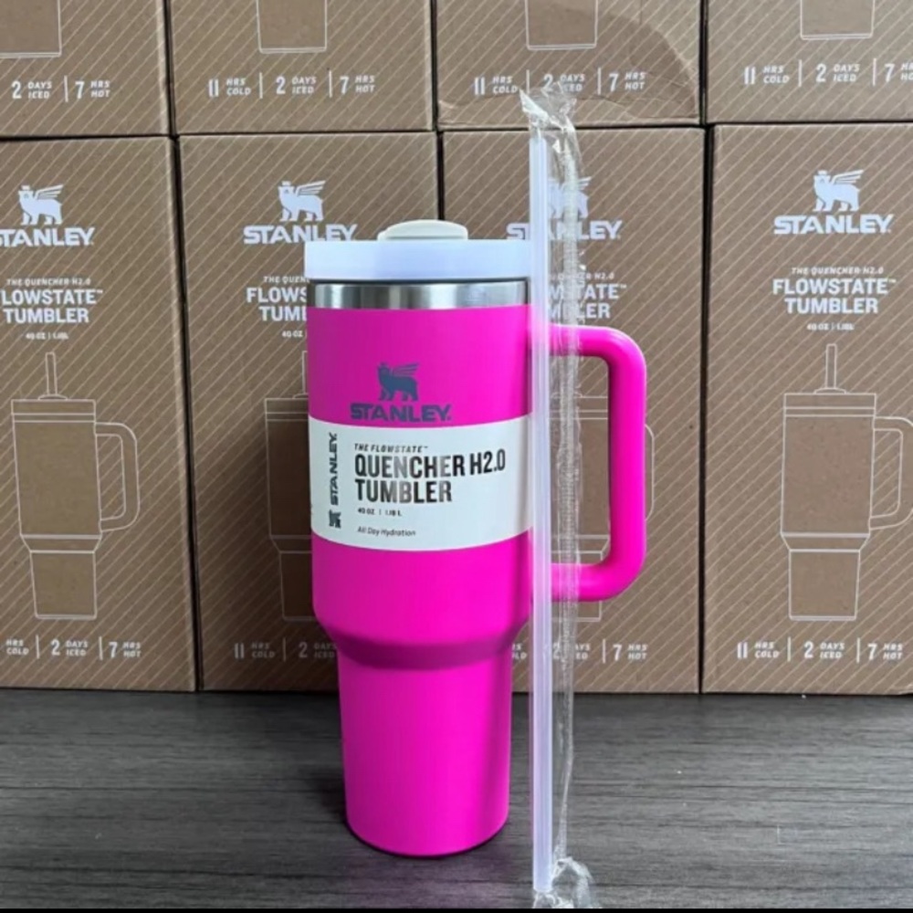 Stanley 40oz Quencher H2.0 FlowState Stainless Steel Vacuum Insulated Tumbler. - Picture 6 of 12